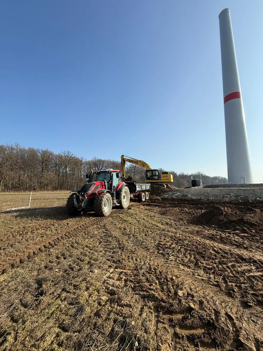 Erdtransporte im Windpark Hombressen